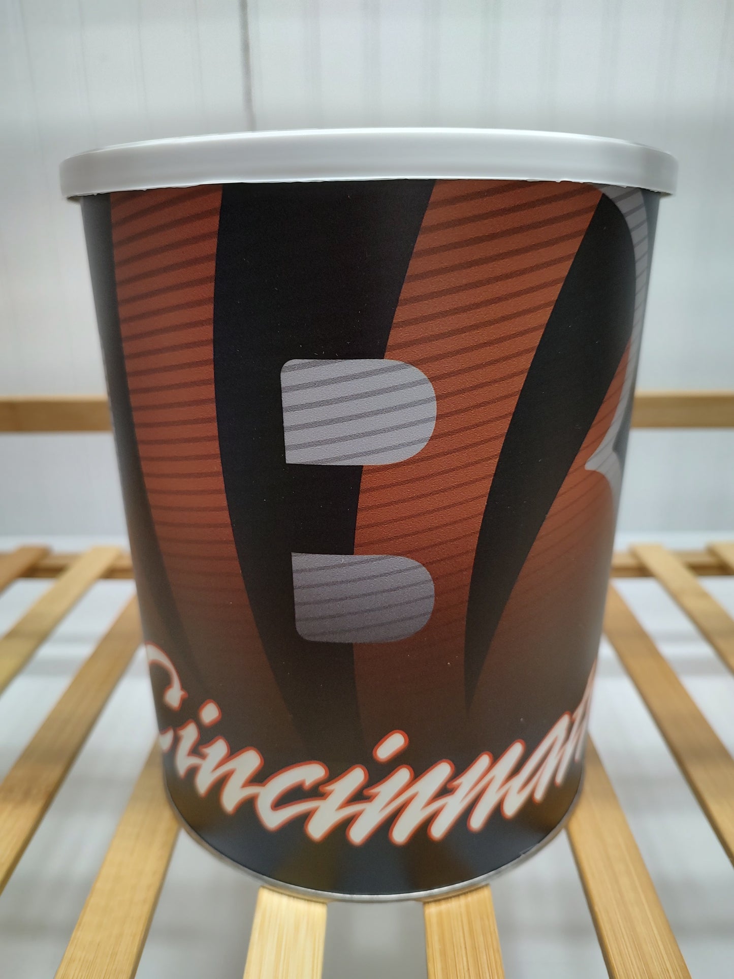 Popular NFL, College Football, Festive & Vintage Popcorn Tins