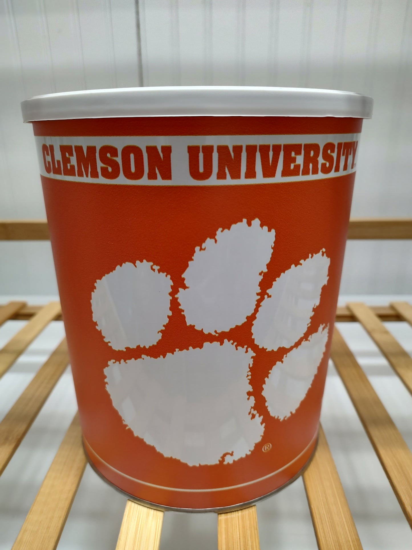 Popular NFL, College Football, Festive & Vintage Popcorn Tins